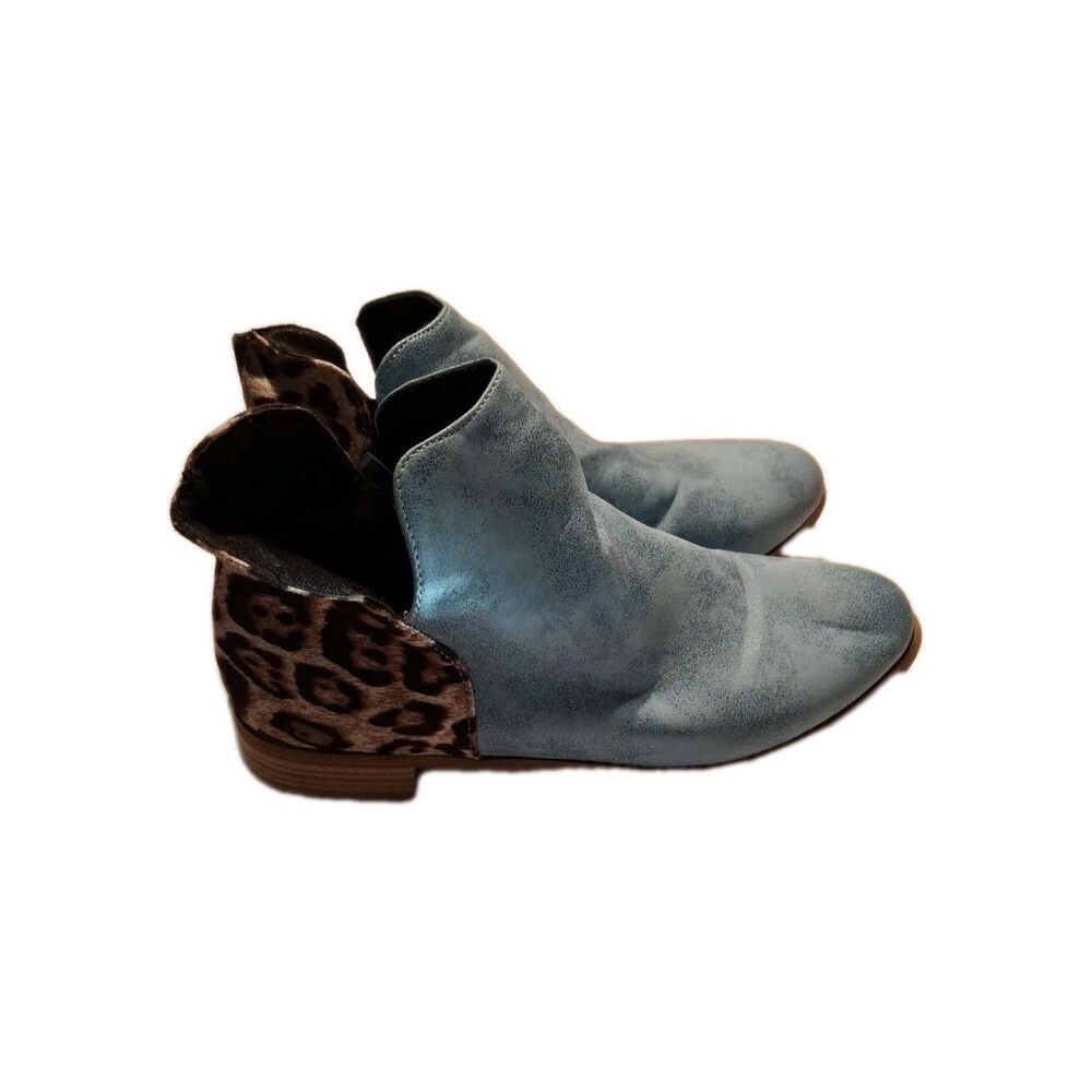 Ankle Boots with Pointed Toe and Side Zipper
